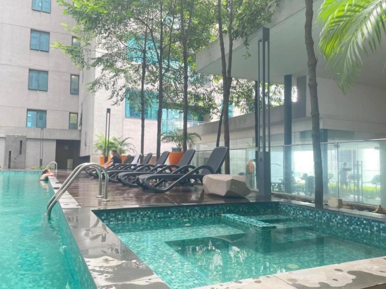 Summer Suites Klcc By Apartx Kuala Lumpur Luaran gambar